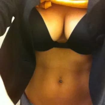 Profil de Sakina, 22 ans, Pute à Castiglione (Département 20)