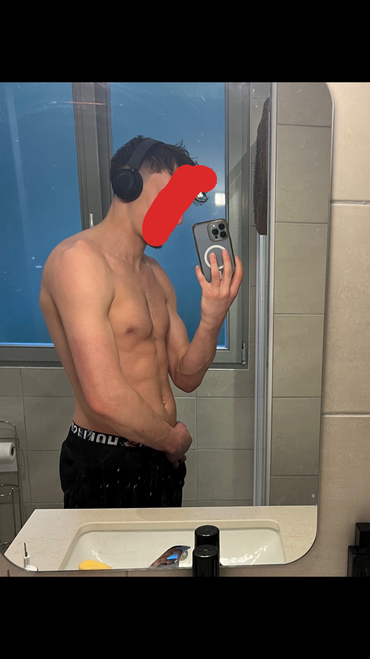 Profil de Damyan, 25 ans, sex à Saint-Laurent-de-Cuves