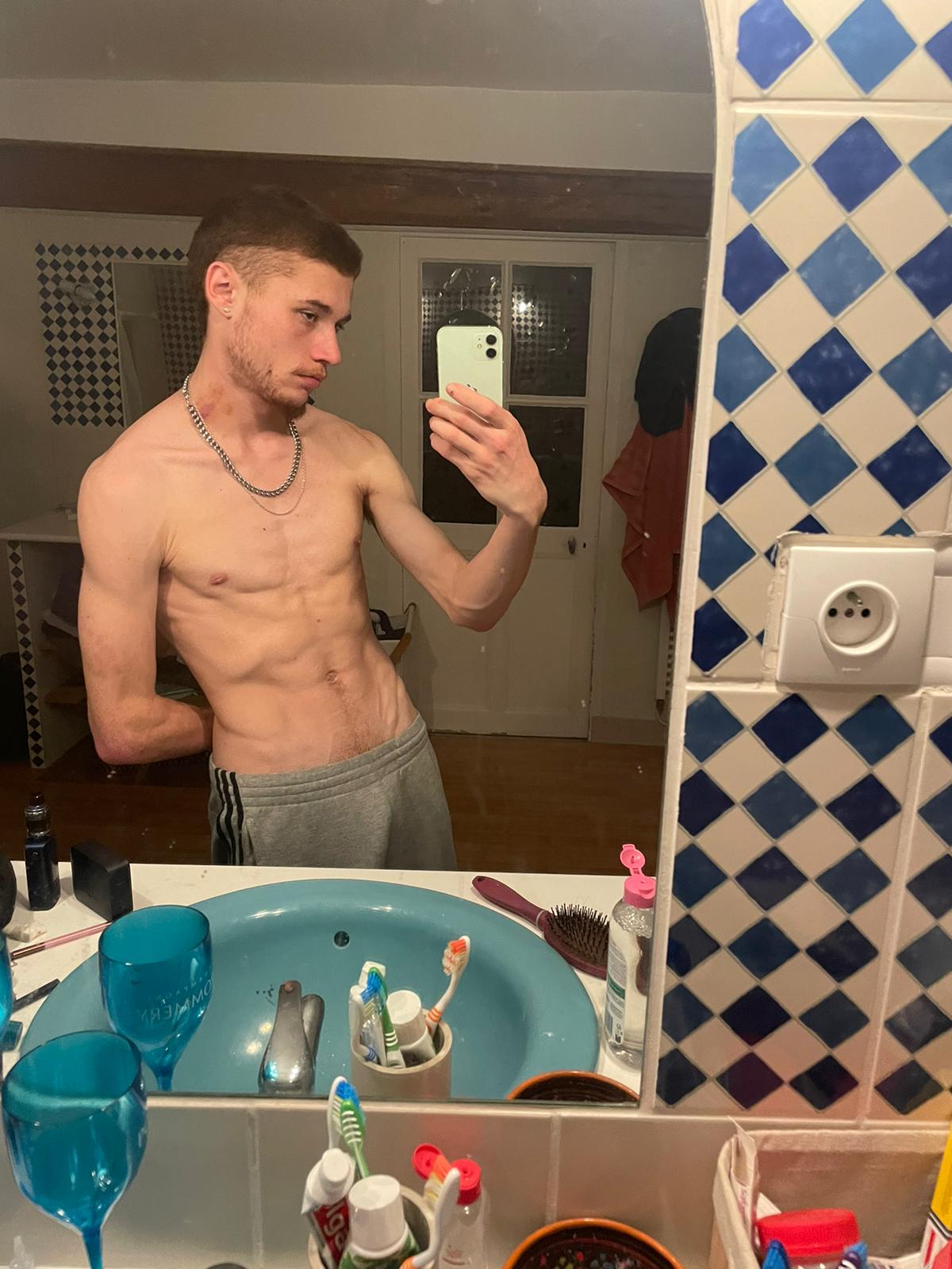 Profil de Amedy, 20 ans, sex à Arçay